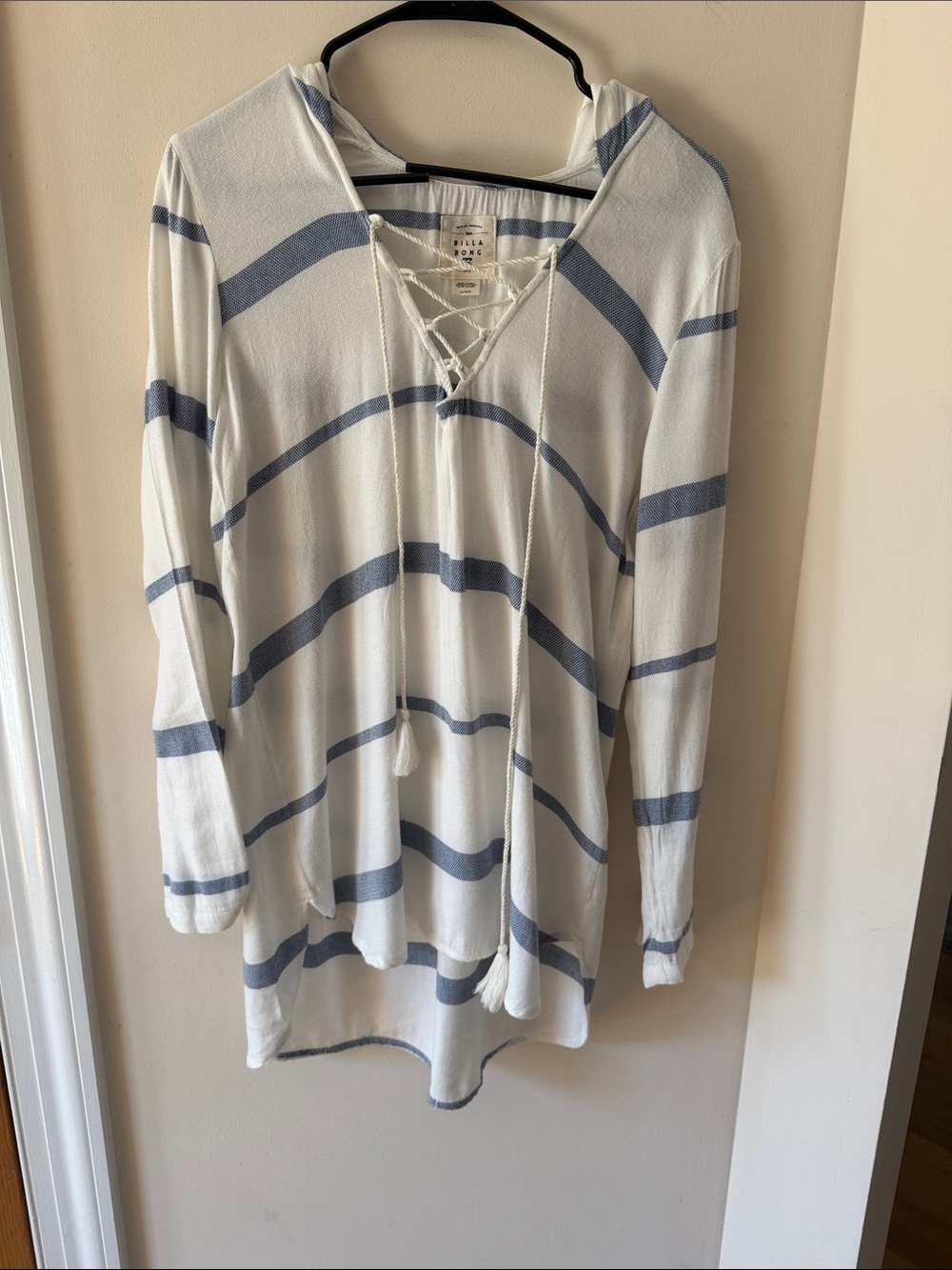 NWT- Billabong White and Blue Hooded Top- Med
